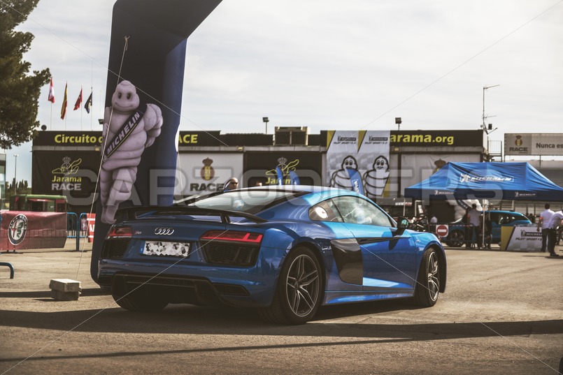 Audi R8 v10 - CarZoomers