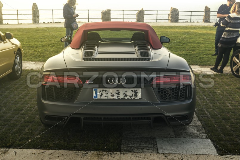 Audi r8 v10 - CarZoomers