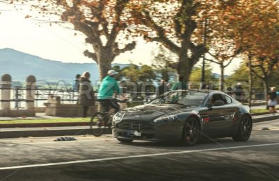 Aston Martin Vantage - CarZoomers