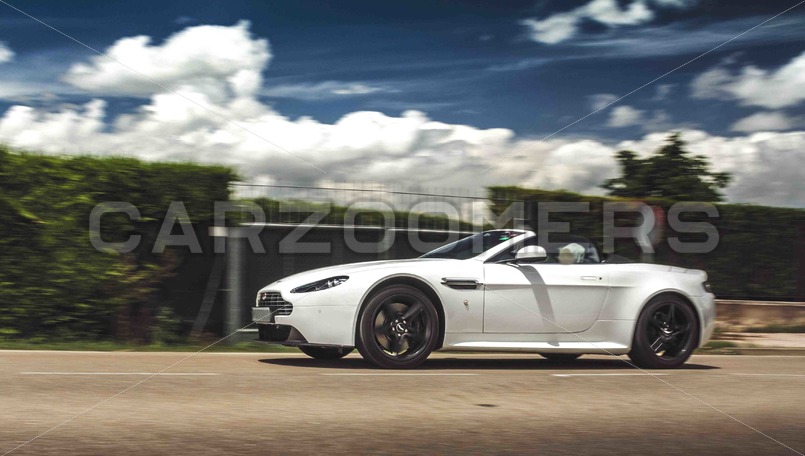 Aston Martin Vantage - Carzoomers
