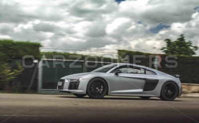 Audi r8 V10 - Carzoomers