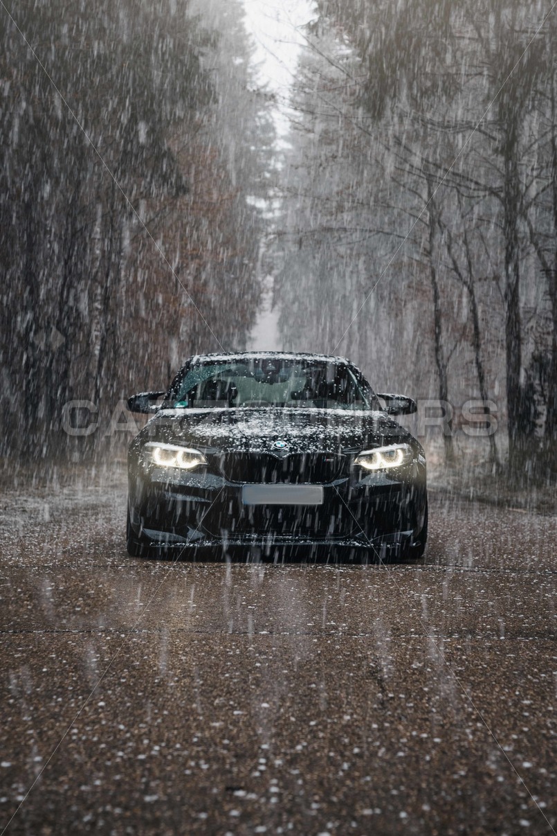 Bmw M2 in a snowy blizzard - Carzoomers