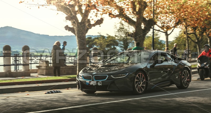 Bmw i8 - CarZoomers