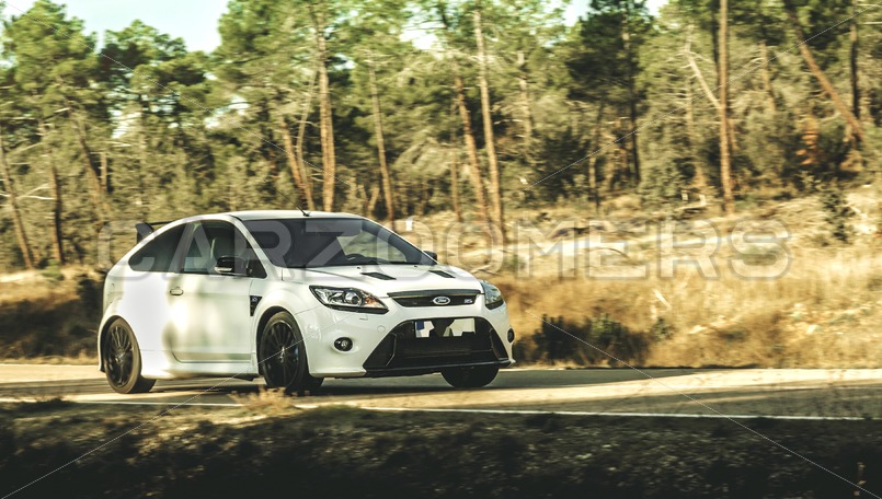 Ford Focus RS - CarZoomers