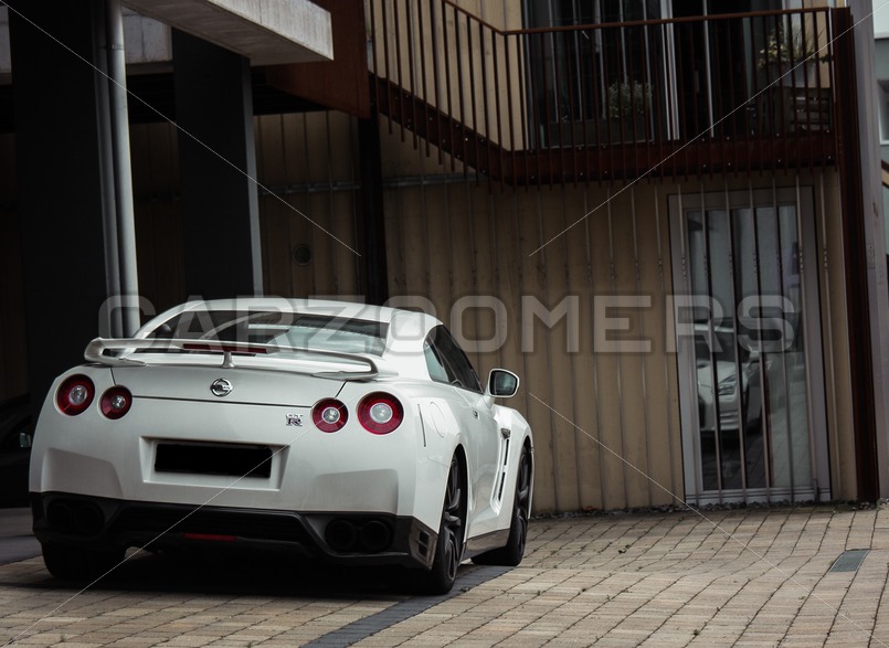 Nissan GTR - Carzoomers