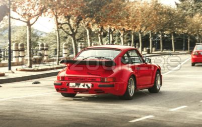 Porsche 911 Carrera - CarZoomers