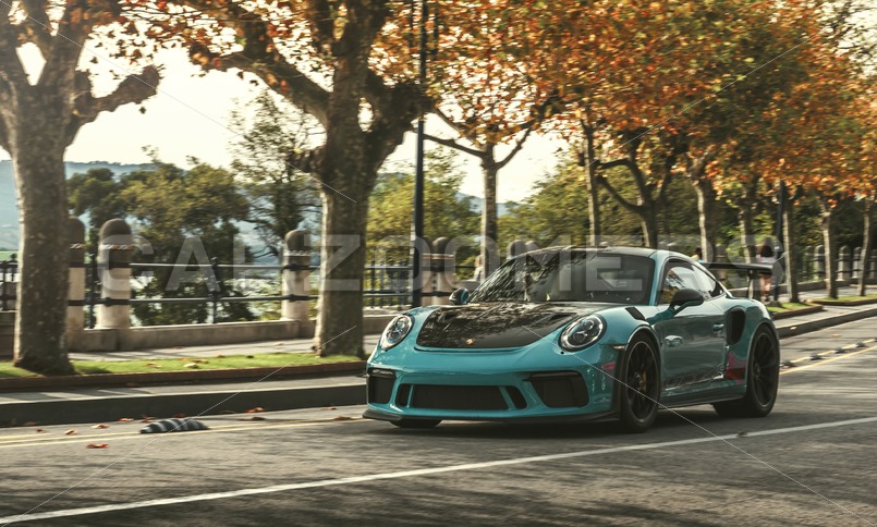 Porsche 911 GT3 RS - CarZoomers