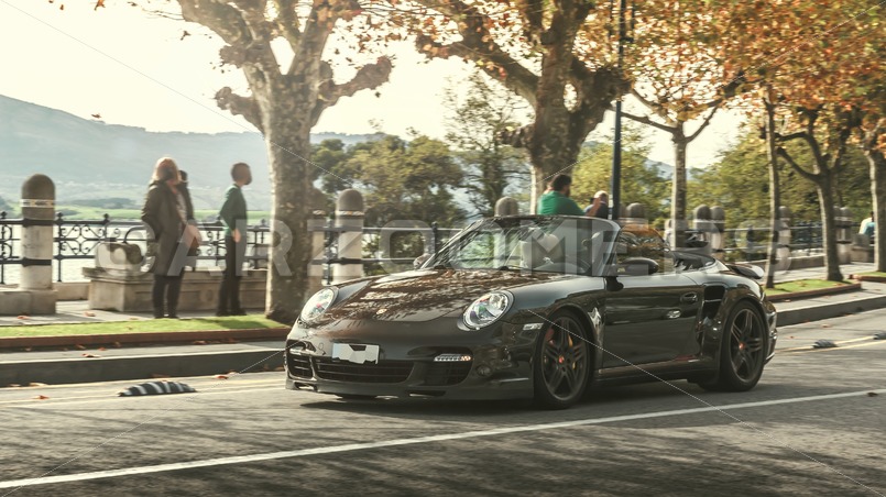 Porsche 911 Turbo cabrio - CarZoomers