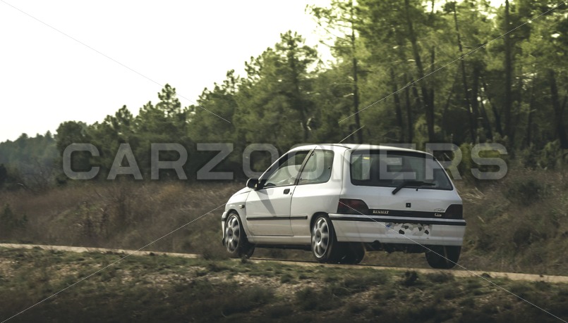 Renault Clio 16v - CarZoomers