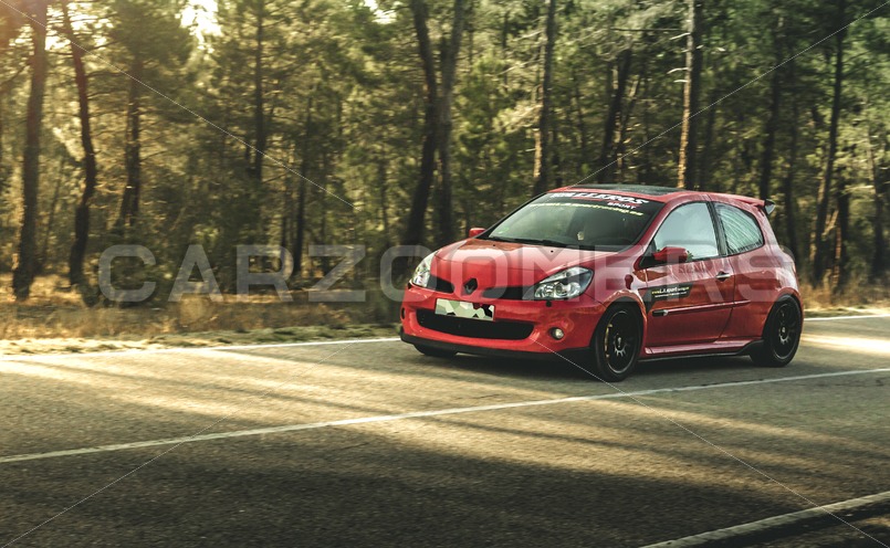 Renault Clio RS - CarZoomers