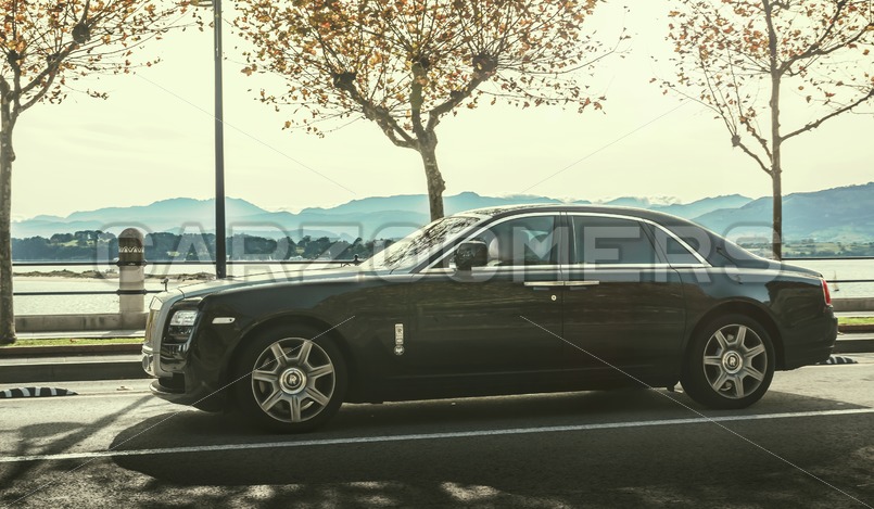 Rolls Royce Phantom - CarZoomers