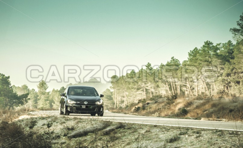 Volkswagen Golf GTD - CarZoomers