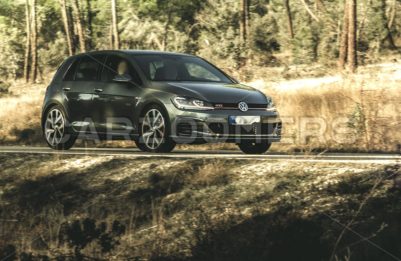 Volkswagen Golf GTI - CarZoomers