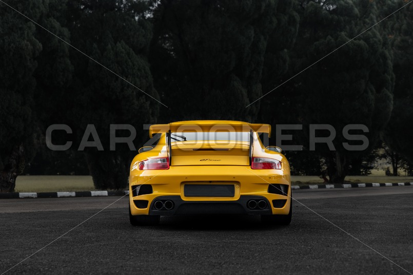 Yellow Porsche 911 Turbo GTstreet - Carzoomers